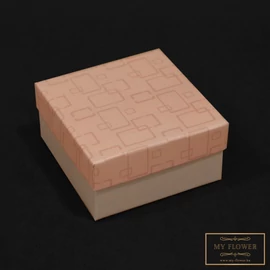 Rózsaszín és bézs mintás kis díszdoboz
