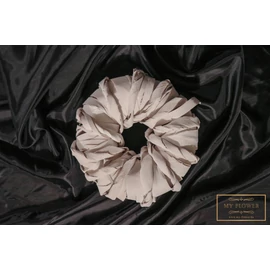 Fehér színű csavart háncs koszorú alap