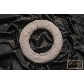 Szürke színű szőrmés polisztirol félkoszorú