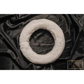 Fehér színű szőrmés polisztirol félkoszorú